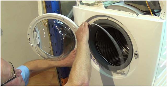 Cách tháo gioăng máy giặt Electrolux 3