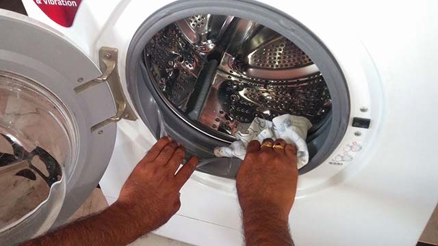 Cách vệ sinh gioăng máy giặt Electrolux
