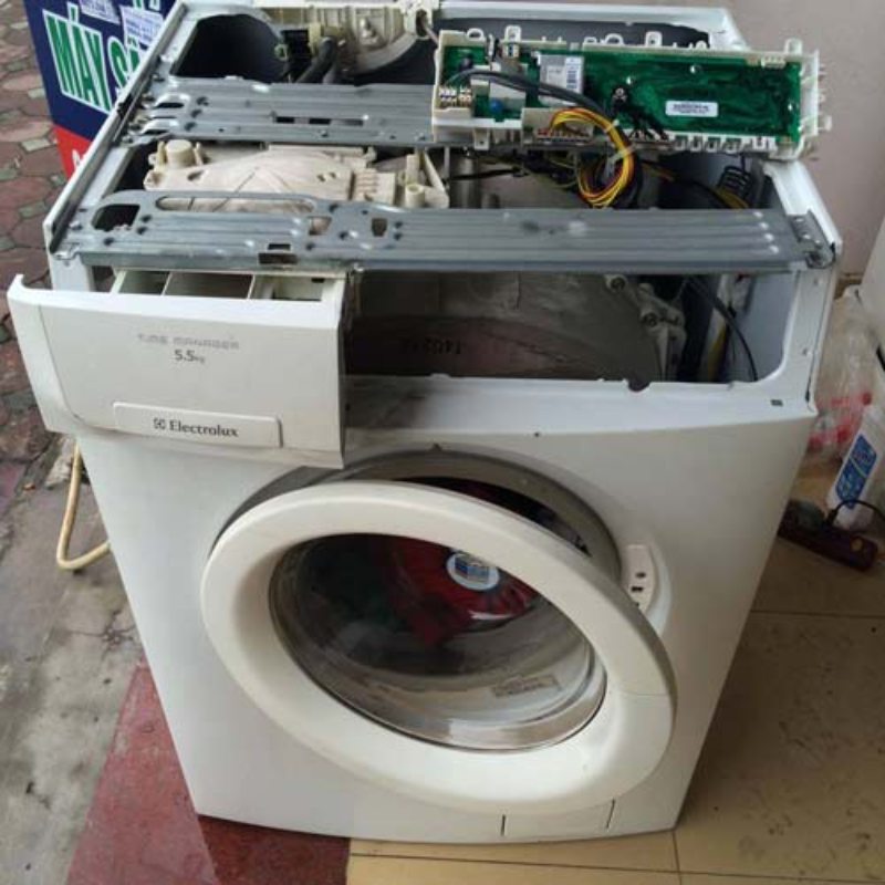 Bo mạch điện của máy giặt Electrolux bị lỗi