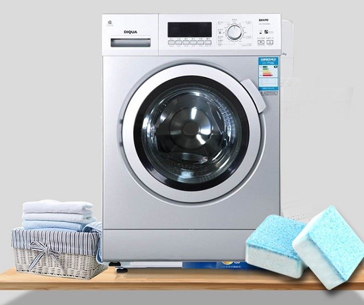 Chuẩn bị dụng cụ để vệ sinh máy giặt electrolux